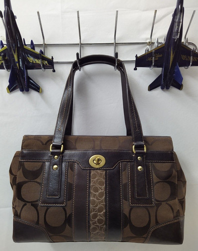 Borsa tote firmata Coach Hamptons tela marrone pelle con serratura a scatto doppia maniglia