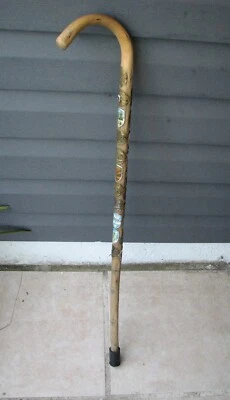 Bastón de madera alemán de colección para caminar senderismo con 19 insignias de recuerdo arte popular de 35" Foto 1 de 4