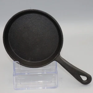 Mini sartén de hierro fundido - 5" - perfecta para un huevo postre pequeño o pan de maíz - Imagen 1 de 3