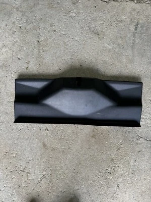 2003-2007 Saturn Ion 2.2L OEM Trunk Latch Trim Panel 22718169 - Изображение 1 из 4