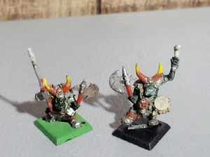 A19431 WARHAMMER FANTASY ORCOS Y DUENDES METAL NEGRO ORCO MÚSICO ESTÁNDAR SIN TAPA - Imagen 1 de 9