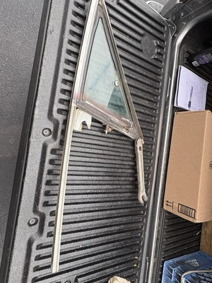 Mopar B身体通风窗框  — 第 1/3 张图片