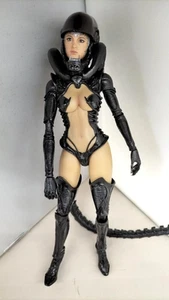 Hot Toys Alien vs Predator Alien Girl 1/6 Scale Action Figure No Box - Picture 1 of 10