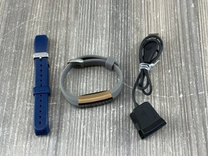 Fitbit Alta HR con 2 bande e cavo di ricarica - Foto 1 di 6