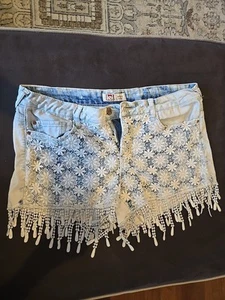 Pantalones Cortos de Denim LEI Ashley Lowrise Crochet y Encaje Talla 11 Y2K Daisy Dukes Flecos - Imagen 1 de 11