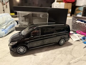 1:18 Scale Mercedes Benz Viano LWB Black Diecast  - Picture 1 of 2