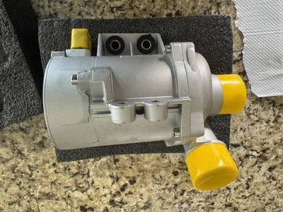 Bomba de agua eléctrica para BMW E90 325i 328i 525i 528i X3 X5 Z4 2006-13 11517586925 Foto 1 de 4