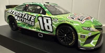Baterías interestatales Kyle Busch #18 2022 Toyota Camry 1/24 diecast Foto 1 de 4