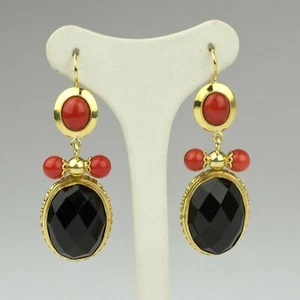 ORECCHINI IN ARGENTO 925 DORATO CON ONICE FACCETTATO E CORALLO ROSSO AGHT 0747 - Foto 1 di 3
