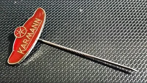 Karmann Anstecknadel Wolke rot-metallic-silbern Ausgabe 90er Jahre 25x10mm - Picture 1 of 1
