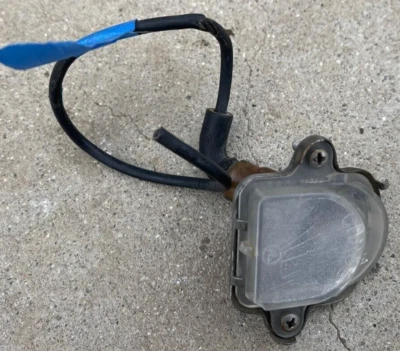 CHRYSLER IMPERIAL LADO ESQUERDO TRASEIRO PARA-CHOQUE TRASEIRO LUZ DE MATRÍCULA 1956 56 FABRICANTE DE EQUIPAMENTO ORIGINAL - Imagem 1 de 4