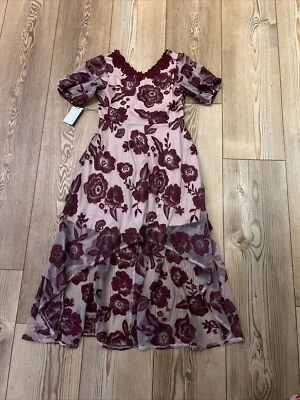 Nuevo Vestido Joyfilm Mia Joy 12 Verona Borgoña Floral Encaje Mordedura de Tiburón Dobladillo Alto Bajo Foto 1 de 4