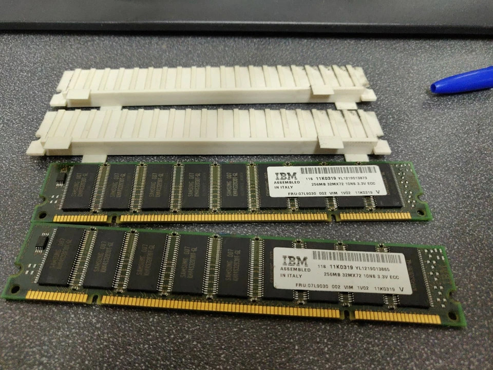 2x IBM 11K0319 / 07L9030 256MB SDRAM DIMMS 200-Pin Server Memory with 2x Blanks - Image 1 of 1