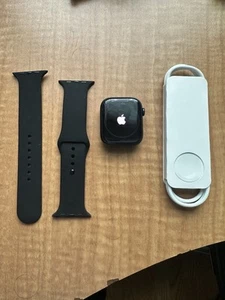 Apple Watch Series 8 GPS + Cellular 45mm Comes With 2 Different Size Bands - Zdjęcie 1 z 4