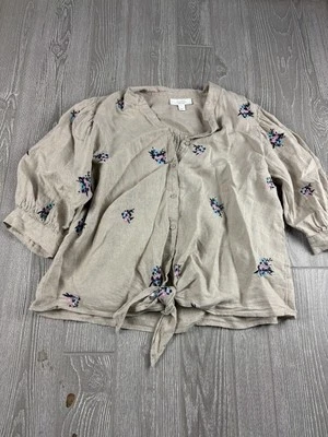 Blusa Charter Club de lino color tostado y botones florales talla grande Foto 1 de 4
