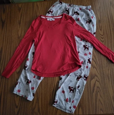 Dear foams Brand Holiday Pajama Ser Size Meduim - Image 1 of 3