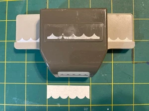 Stampin Up Jakobsmuschelkante Wellenbordüre Kantenschneider Papierstanzerkante - Bild 1 von 3