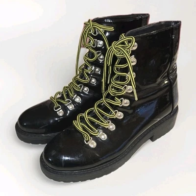 BOTAS DE MOTO DE COMBATE FOREVER 21 TAMANHO 9 COURO ENVERNIZADO PRETO PRATA ILHÓS ATADOS  - Imagem 1 de 4