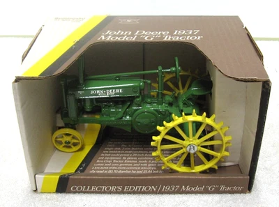 VINTAGE ERTL 1/16 JOHN DEERE 1937 G TRACTOR ON STEEL FARM TOY IN BOX - Image 1 of 2