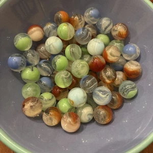 Vintage Konvolut 61 Katzenaugen Wirbel Murmeln klar gelb blau orange - Bild 1 von 3