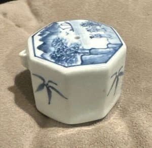 Vintage Asian / Chinese Porcelain Water Dropper 8-Side Octagon 3” *MINT - Imagen 1 de 11