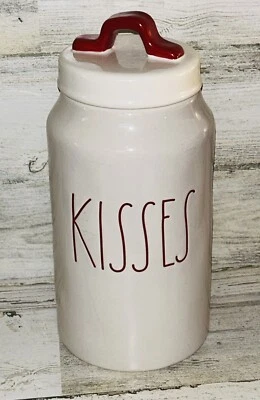 RAE DUNN Día de San Valentín LL "BESOS" 9.5" Bote con Mango Rojo Por Magenta Foto 1 de 3