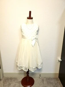 Girls ivory dress size 6-7 - Picture 1 of 5