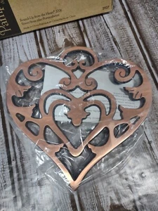 2006 Pampered Chef Round-Up from the Heart Trivet 2937 Cast Iron Collectible - Picture 1 of 5