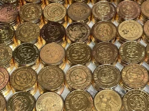 250 Brass Chuck E. Cheese Tokens, Tumble Cleaned - Picture 1 of 1