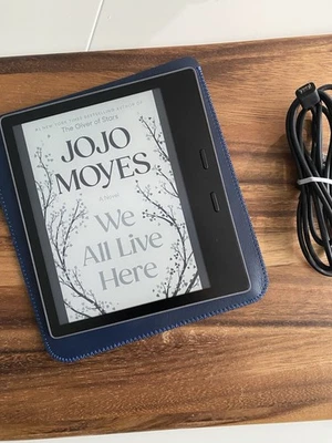 Amazon Kindle Oasis (9th. Gen) Wi-Fi  (Unlocked), 7" -Graphite - Image 1 of 4