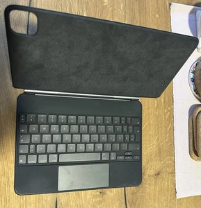 Apple Magic Keyboard MXQT2D/A, iPad Pro 11" 1G,2G,3G & IPad Air 4G,5G, Schwarz - Zdjęcie 1 z 5