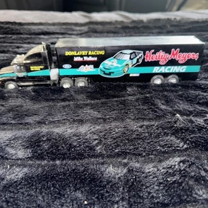 Winross Donlavey Racing #90 Heilig-Meyers Mike Wallace 1/64 Ford Semi Truck - Picture 1 of 10