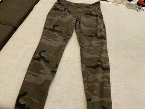 Women’s Camo Pants Size XL 16-18. SKU 2582 - Picture 1 of 6
