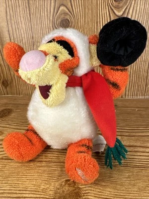 Disney Store Tigger 2002 Navidad bola de nieve peluche juguete sombrero negro bufanda Foto 1 de 4