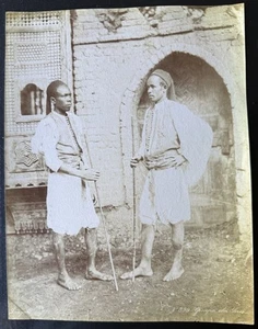 Albumino XIX secolo Zangaki due uomini egiziani in piedi Egitto - Foto 1 di 2