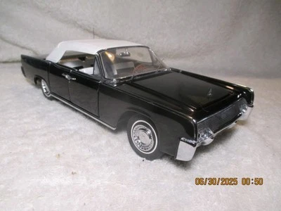 Lincoln Continental Convertible Franklin 1961 como nuevo en techo negro/blanco 1/24 Foto 1 de 4