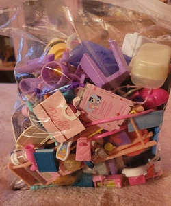 Barbie House Accessories - Picture 1 of 11