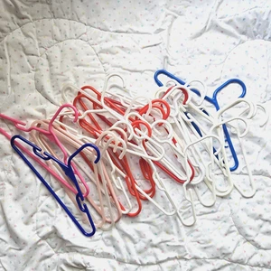 20 Pc Pet Hangers for Dog Clothes Newborn Infant Nursery Kids Plastic Multicolor - Picture 1 of 2