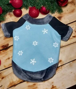 Warmer Fleece-Hundepullover mit reflektierenden Schneeflocken für Mops - Bild 1 von 3