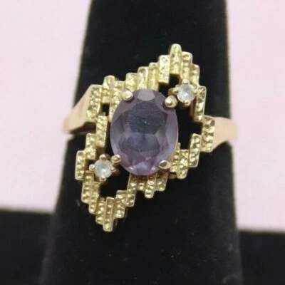 10K Yellow Gold Sz 7 Purple Sapphire and White Topaz Tree Bark Ring. 4.5g - Image 1 of 4