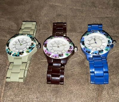 Lote de 3 relojes Isaac Mizrahi Live de cerámica con bisel floral Foto 1 de 4