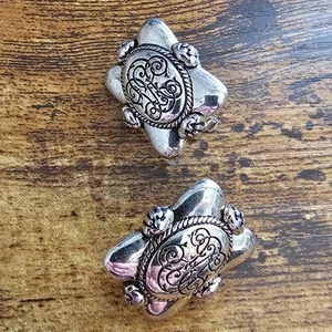 Orecchini a clip vintage anni 90 tono argento con filigrana incisa - Foto 1 di 4