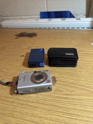 Canon IXUS 500 5.0MP Digital Camera - read description - Image 1 of 4