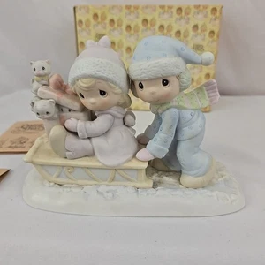 Figura de porcelana Precious Moments E-0501 Sharing Our Season Together 1983 - Imagen 1 de 9