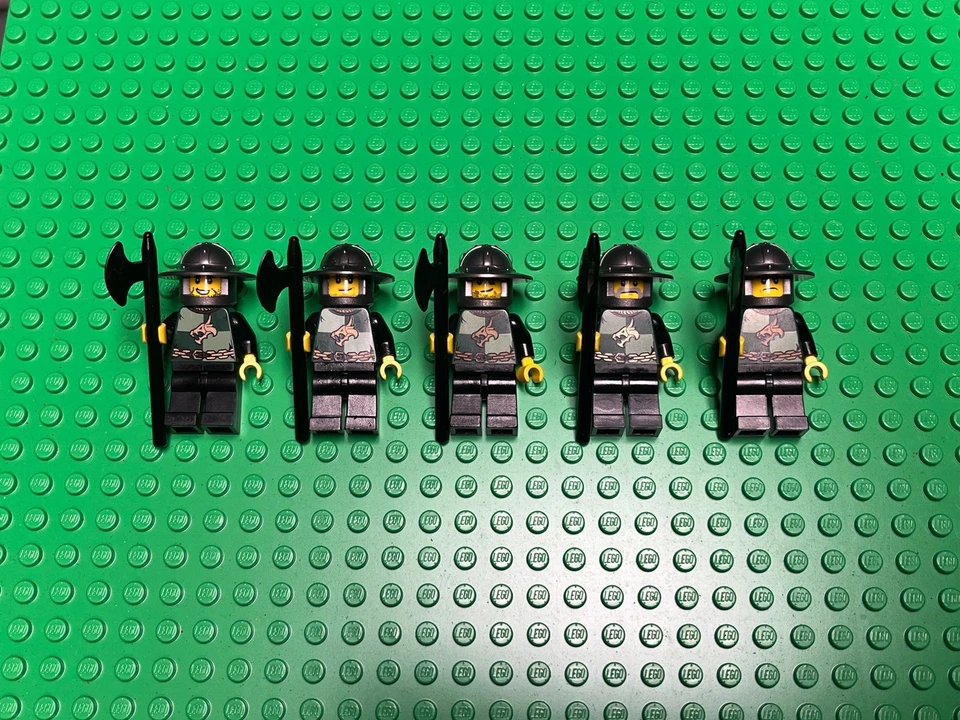 Lego Fantasy Castle Kingdoms Dragon Knight Minifig Lot Of 5 - Image 1 of 1