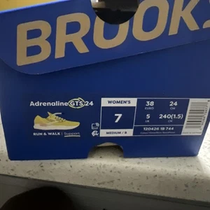 Brooks Adrenaline GTS 24 Running Sneakers Womens 6 B Sherbert White Trainers - Picture 1 of 5