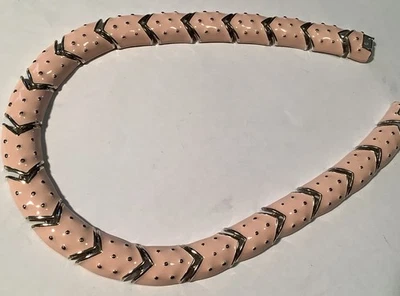 "Collar Erwin Pearl De Colección - Esmalte Rosa y Acentos Tono Plata 16"" L, (1791)" Foto 1 de 2