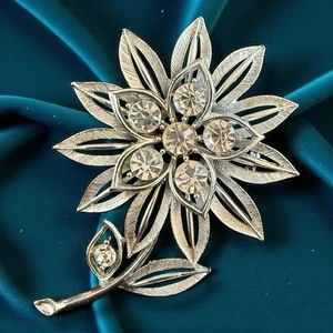 Lisner Brooch Vintage Flower Rhinestone Pin Signed Silver Tone Large Clear - Picture 1 of 10