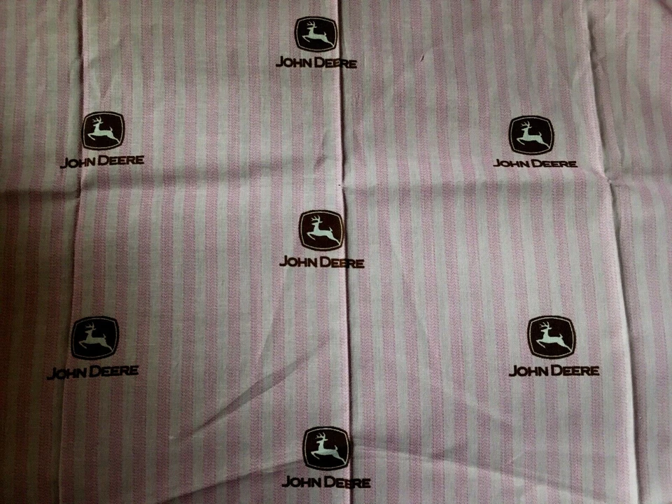 Listras rosa John Deere com logotipo marrom 1 jarda x 44" algodão  - Imagem 1 de 4