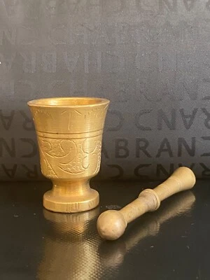 Mortier et pilon ancien en laiton métal doré  - Photo 1/3